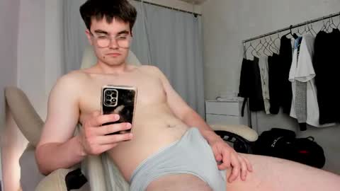 Snapshot of jame_flow chatting on 6, 6, 2026 Hey there Im Jame online show from 6, 6, 2026