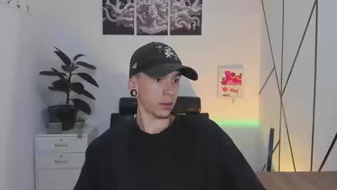 james_adamss_ online show from 18, 11, 2025