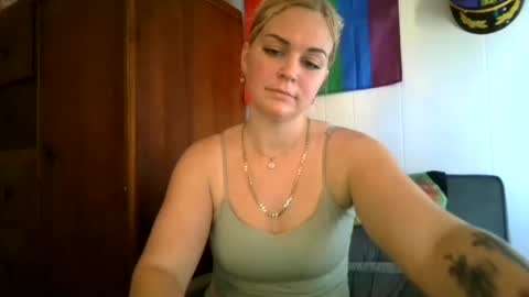 janiefoxx online show from 14, 1, 2025