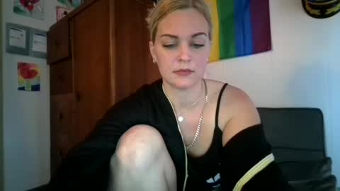 janiefoxx online show from 15, 1, 2025