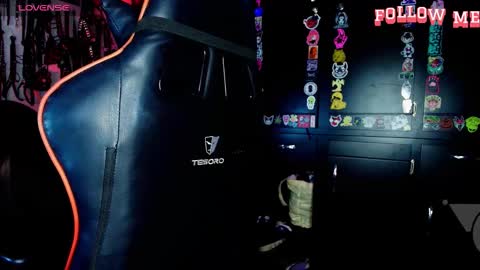 Snapshot of janna_ink chatting on 8, 11, 2025 online show from 8, 11, 2025