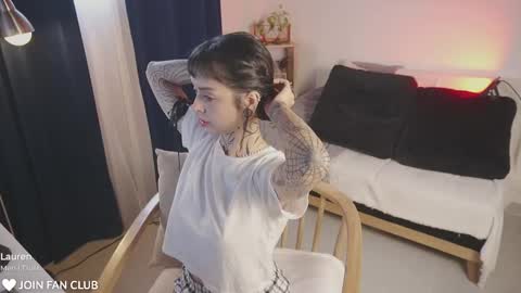   jmaybe e online show from 28, 11, 2025