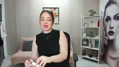 Snapshot of jaquelinlaurent chatting on 3, 3, 2026 JaquelinLaurent online show from 3, 3, 2026