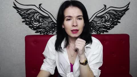 JasmineKouch online show from 31, 1, 2025