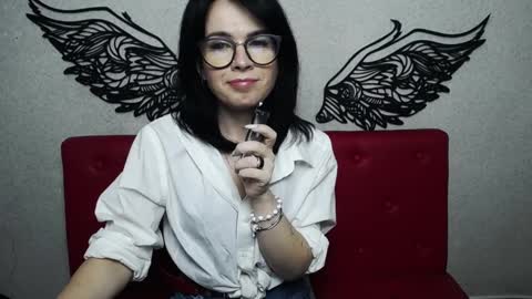 JasmineKouch online show from 9, 2, 2025