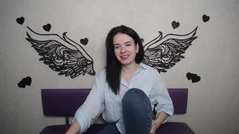 JasmineKouch online show from 17, 10, 2025