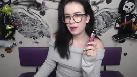 JasmineKouch online show from 25, 10, 2025