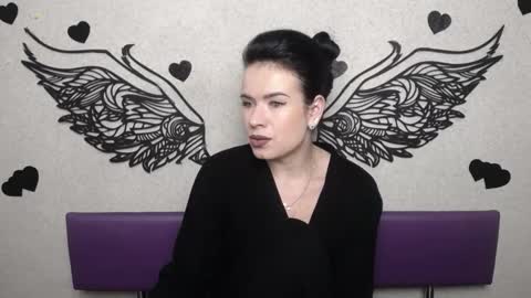 JasmineKouch online show from 17, 11, 2025