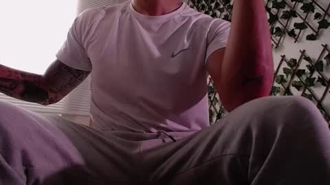Snapshot of jasson_king01 chatting on 4, 3, 2025 JKing online show from 4, 3, 2025