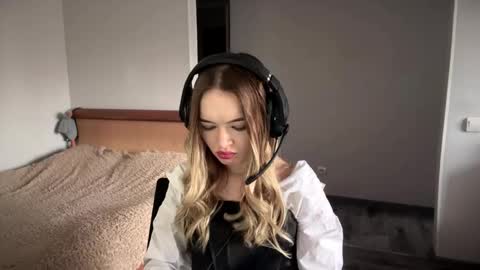 Snapshot of jayooten chatting on 13, 11, 2025 Hi Im Mishel 18 years old online show from 13, 11, 2025