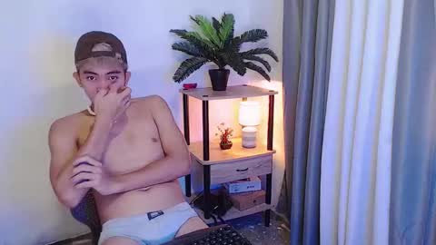 jaysee_hugecox online show from 28, 4, 2026