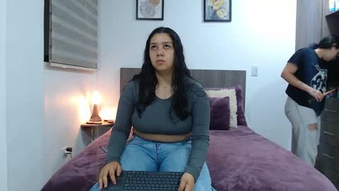 Jazmin and Scarlett online show from 31, 3, 2026