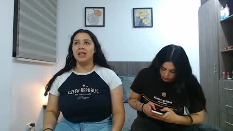 Jazmin and Scarlett online show from 11, 4, 2026