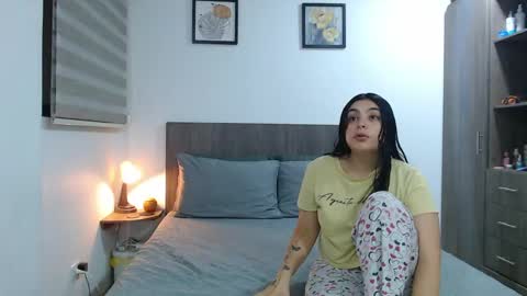 Jazmin and Scarlett online show from 12, 4, 2026