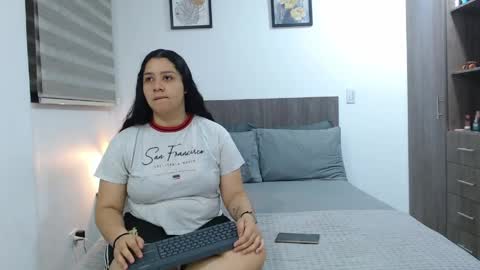 Jazmin and Scarlett online show from 20, 5, 2026