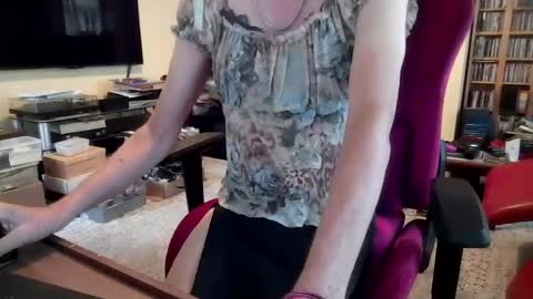 Jeanette James online show from 21, 7, 2026