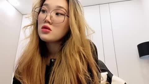 Snapshot of jennatyan chatting on 4, 2, 2026 JENNA online show from 4, 2, 2026