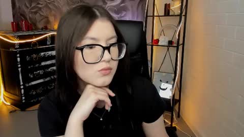 Snapshot of jennygibson chatting on 15, 6, 2026 JENNY online show from 15, 6, 2026