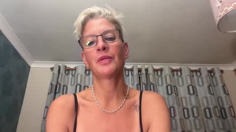 Snapshot of jennyhazel69 chatting on 22, 9, 2025 JennyHazel online show from 22, 9, 2025