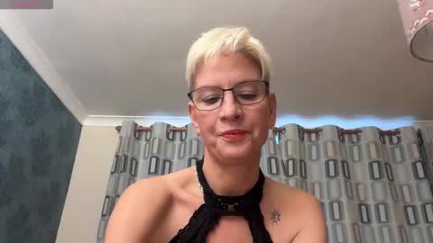 JennyHazel online show from 4, 11, 2025