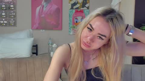 Hi hi We are Jessie and Betti online show from 6, 12, 2024