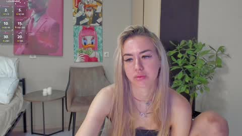 Hi hi We are Jessie and Betti online show from 7, 12, 2024