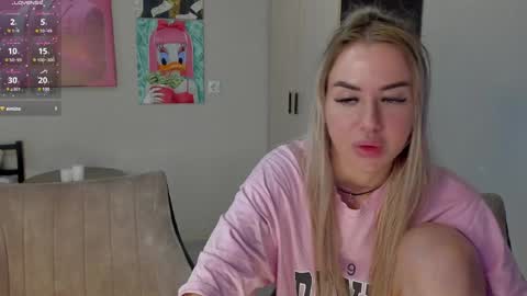 Hi hi We are Jessie and Betti online show from 2, 2, 2025