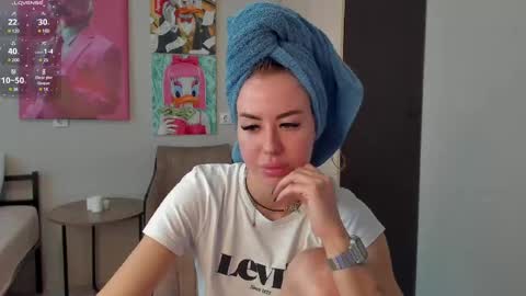 Hi hi We are Jessie and Betti online show from 4, 3, 2025