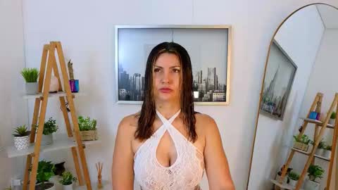 bella  adams online show from 17, 2, 2026