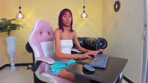 Snapshot of jessy_skinny_ chatting on 4, 10, 2025 Jessy online show from 4, 10, 2025