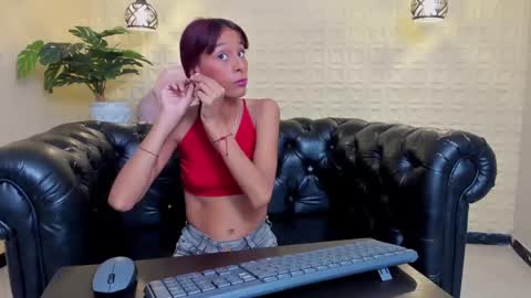 Snapshot of jessy_skinny_ chatting on 5, 10, 2025 Jessy online show from 5, 10, 2025