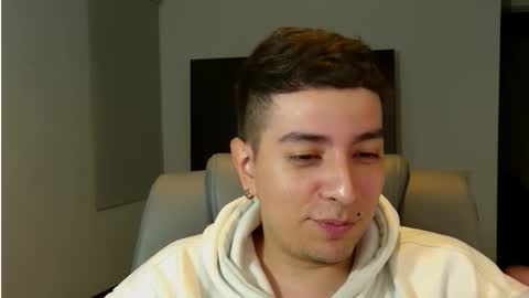 Snapshot of jhoan_saenz chatting on 6, 10, 2025 Jhoan Saenz online show from 6, 10, 2025