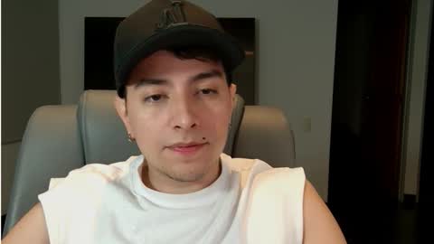 Snapshot of jhoan_saenz chatting on 7, 10, 2025 Jhoan Saenz online show from 7, 10, 2025