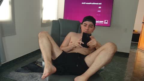 Snapshot of jhoan_saenz chatting on 17, 10, 2025 Jhoan Saenz online show from 17, 10, 2025