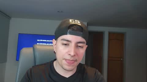 Snapshot of jhoan_saenz chatting on 7, 11, 2025 Jhoan Saenz online show from 7, 11, 2025