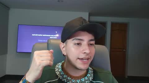 Snapshot of jhoan_saenz chatting on 8, 11, 2025 Jhoan Saenz online show from 8, 11, 2025