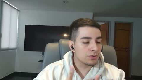 Snapshot of jhoan_saenz chatting on 11, 11, 2025 Jhoan Saenz online show from 11, 11, 2025