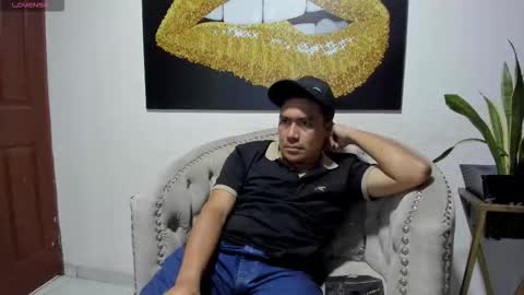 Snapshot of jhonatan_morales_s chatting on 19, 10, 2025 jhonatan_morales_s online show from 19, 10, 2025