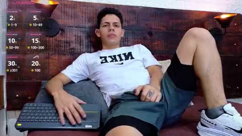 Snapshot of jhosuavega chatting on 8, 11, 2025 jhosuavega online show from 8, 11, 2025