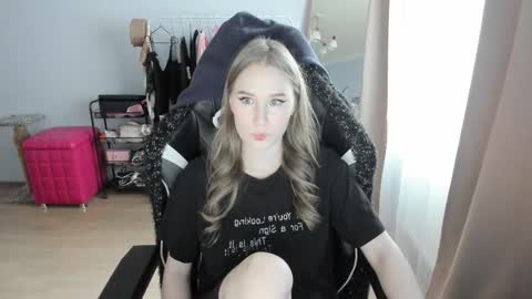 Snapshot of jimmy_and_amy chatting on 2, 11, 2025 Amy  next stream on Wednesday Thursday Friday Saturday and Sunday at 16 pm GMT3 online show from 2, 11, 2025