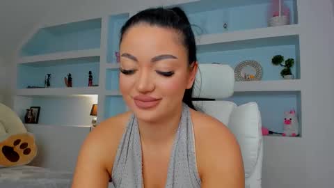 Snapshot of jisselle chatting on 2, 10, 2025 Juliee online show from 2, 10, 2025