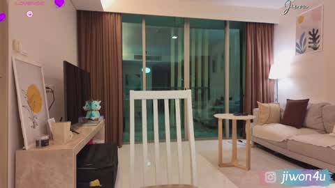 Snapshot of jiwon4u chatting on 12, 1, 2025 Jiwon online show from 12, 1, 2025