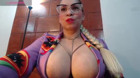 Snapshot of jjade_mooms chatting on 13, 1, 2025 Jade M online show from 13, 1, 2025