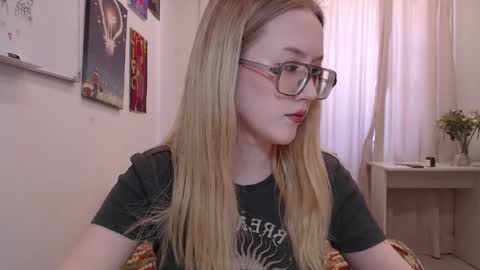 Snapshot of joan_kiss chatting on 4, 5, 2026 joan_kiss online show from 4, 5, 2026