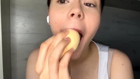 Mila online show from 15, 4, 2026