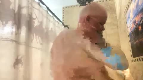 Snapshot of john40a chatting on 19, 9, 2025 John online show from 19, 9, 2025