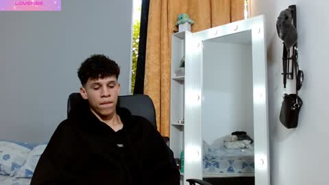 john_ssnow29 online show from 15, 12, 2024