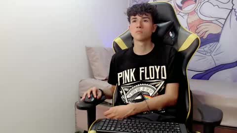 Snapshot of johnny_cagee chatting on 5, 1, 2025 johnny_cagee online show from 5, 1, 2025