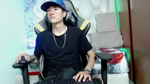 Snapshot of johnny_cagee chatting on 8, 10, 2025 johnny_cagee online show from 8, 10, 2025