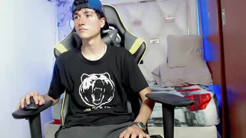 Snapshot of johnny_cagee chatting on 12, 10, 2025 johnny_cagee online show from 12, 10, 2025